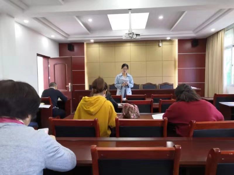 林晶晶老师在教研组会上发言