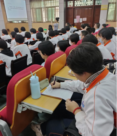 牵手法律相伴成长三明一中邀请市中级人民法院开设法治讲座